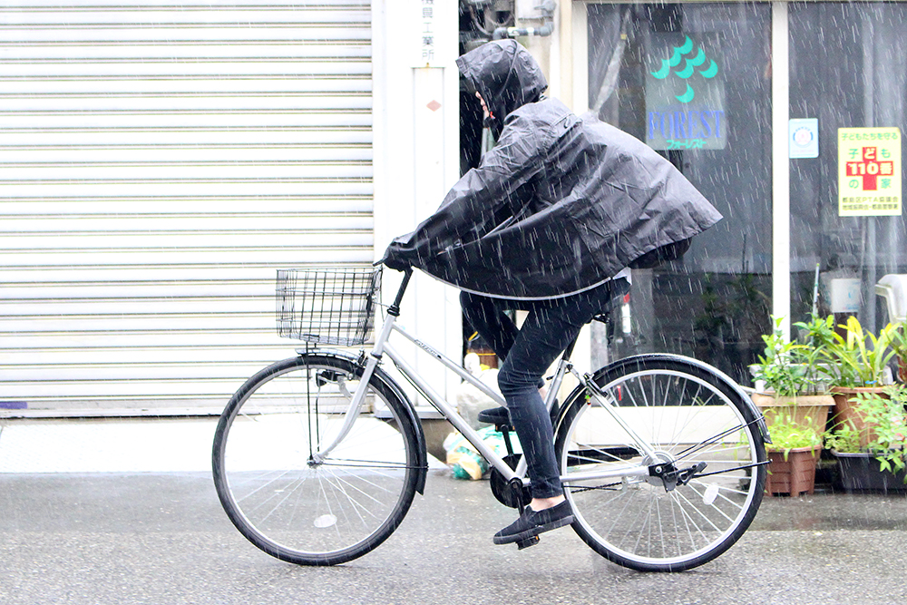 雨の日にも自転車に乗りますか？スタイル別おすすめ。 | ぶろぐ・で・あさひ